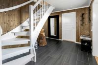 Basistrapp furu hvit i hyttemiljø Basistrapp furu hvit i hyttemiljø