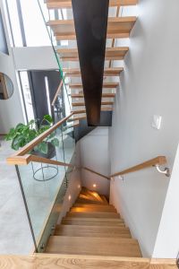 Midtvange designtrapp med glassrekkverk Midtvange designtrapp med glassrekkverk