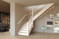 Sofie standard trapp med helstav eik i trinn, hvitmalte stusstrinn Sofie standard trapp helstav eik